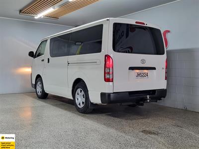 2015 Toyota Hiace - Thumbnail