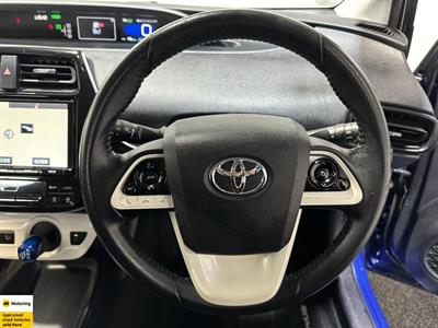 2015 Toyota Prius - Thumbnail