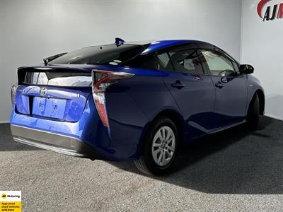 2015 Toyota Prius - Thumbnail