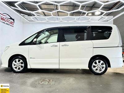 2013 Nissan Serena - Thumbnail