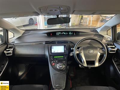 2014 Toyota Prius - Thumbnail
