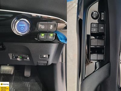 2019 Toyota Prius - Thumbnail