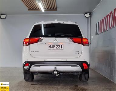 2019 Mitsubishi Outlander - Thumbnail