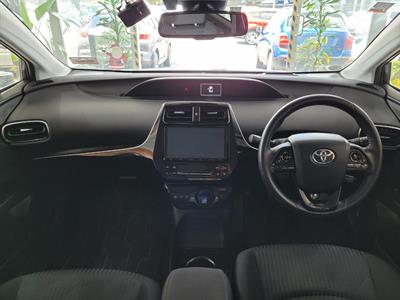 2019 Toyota Prius - Thumbnail