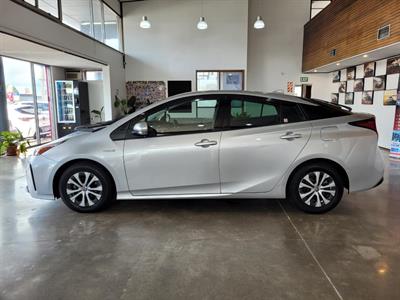 2019 Toyota Prius - Thumbnail