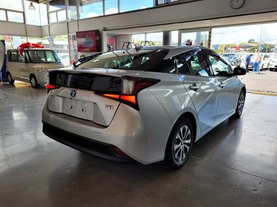 2019 Toyota Prius - Thumbnail