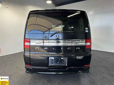 2011 Mitsubishi Delica - Thumbnail