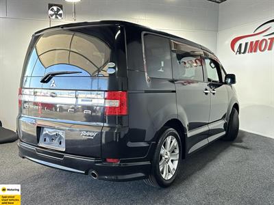 2011 Mitsubishi Delica - Thumbnail