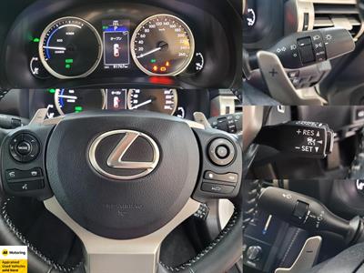 2014 Lexus IS 300h - Thumbnail