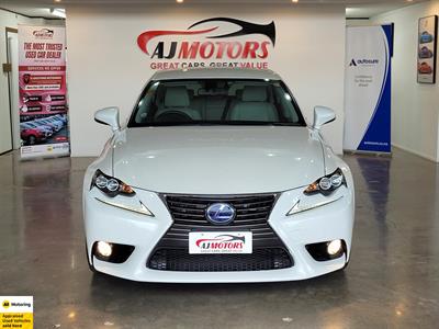 2014 Lexus IS 300h - Thumbnail