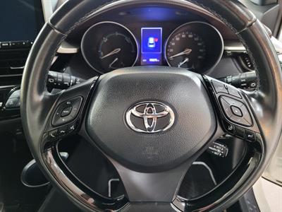 2017 Toyota C-HR - Thumbnail