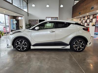 2017 Toyota C-HR - Thumbnail