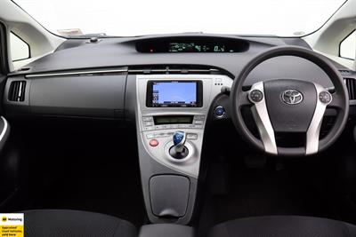 2015 Toyota Prius - Thumbnail