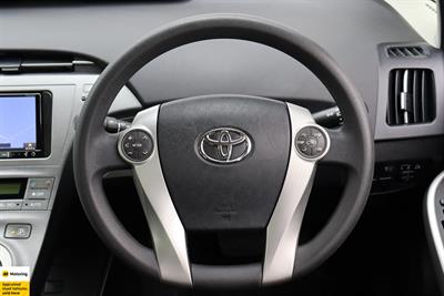 2015 Toyota Prius - Thumbnail