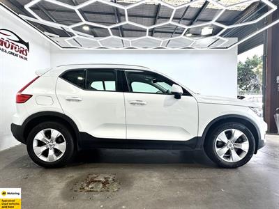 2022 Volvo XC40 - Thumbnail