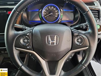 2015 Honda Grace - Thumbnail