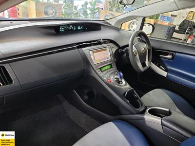 2013 Toyota Prius - Thumbnail