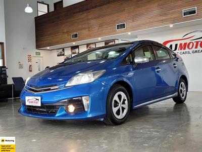 2013 Toyota Prius - Thumbnail