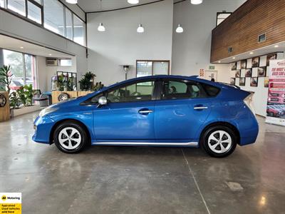 2013 Toyota Prius - Thumbnail