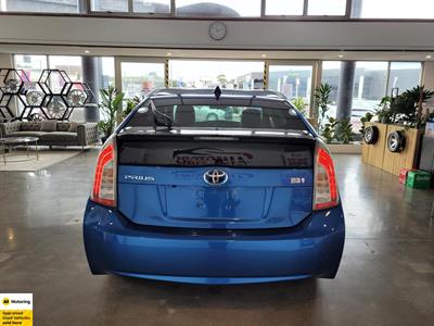 2013 Toyota Prius - Thumbnail