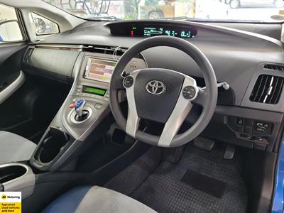 2013 Toyota Prius - Thumbnail