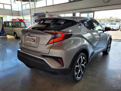 2017 Toyota C-HR - Thumbnail