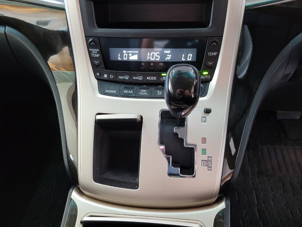 2013 Toyota Vellfire