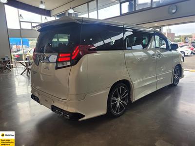 2016 Toyota Alphard - Thumbnail