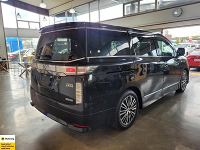 2016 Nissan Elgrand - Thumbnail