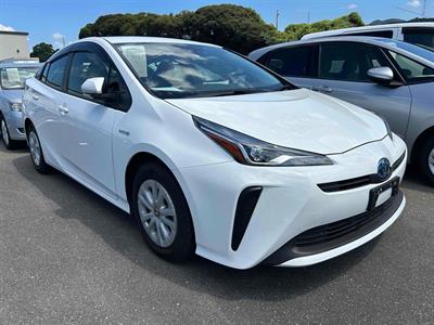 2019 Toyota Prius - Thumbnail