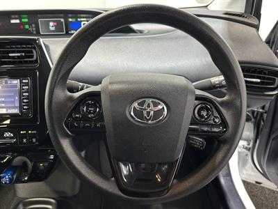 2019 Toyota Prius - Thumbnail