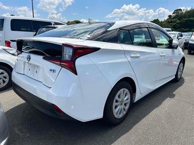 2019 Toyota Prius - Thumbnail