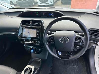 2019 Toyota Prius - Thumbnail