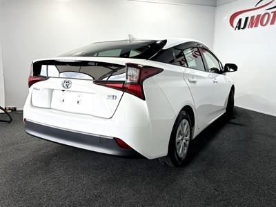 2019 Toyota Prius - Thumbnail