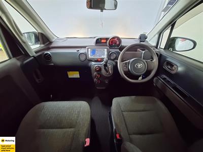 2012 Toyota Porte - Thumbnail