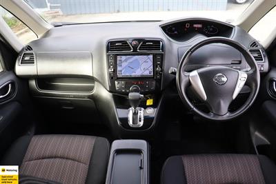 2015 Nissan Serena - Thumbnail