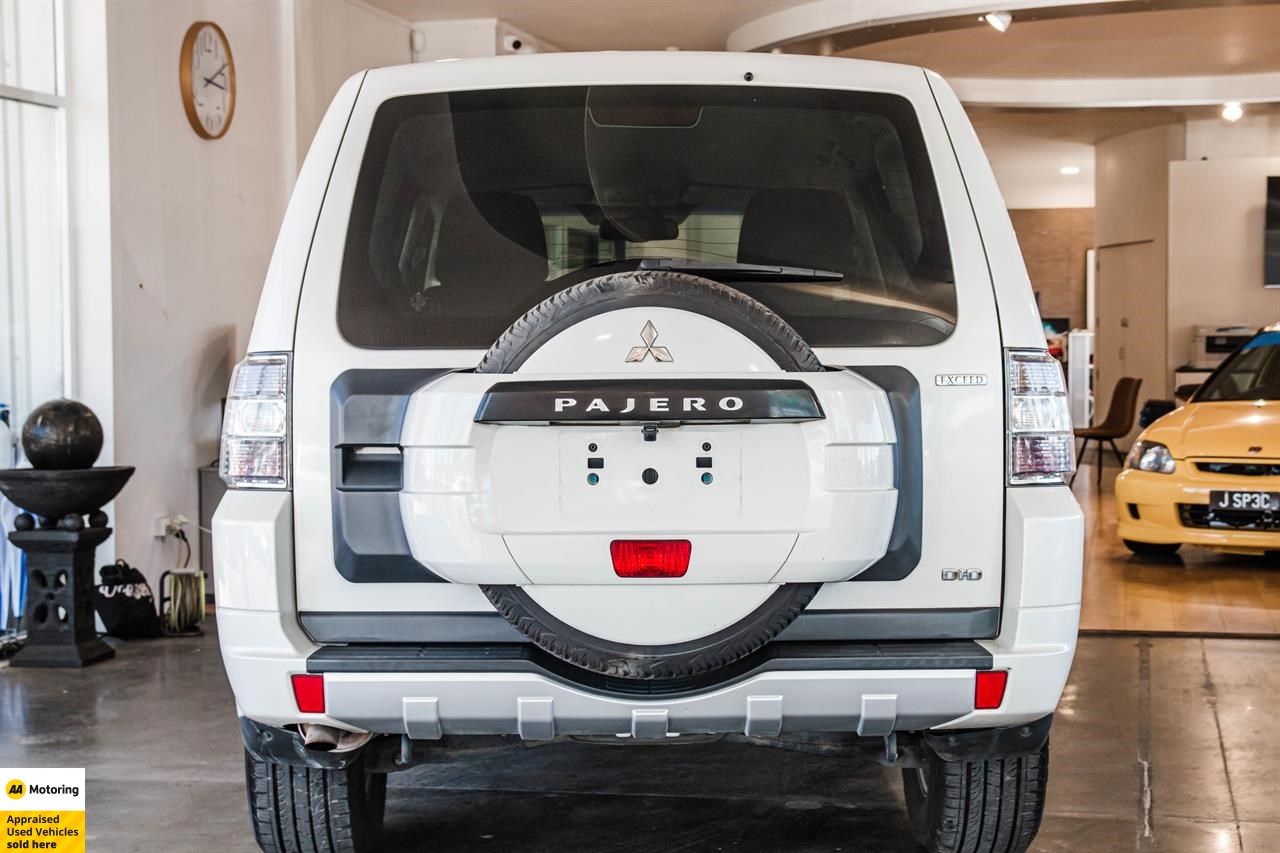 2014 Mitsubishi Pajero