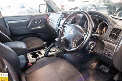 2014 Mitsubishi Pajero - Thumbnail