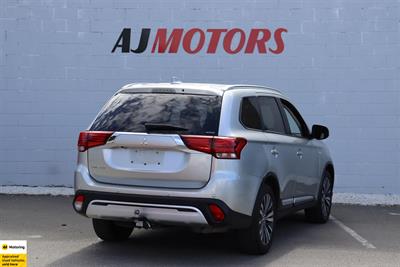 2020 Mitsubishi Outlander - Thumbnail