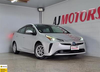 2019 Toyota Prius - Thumbnail