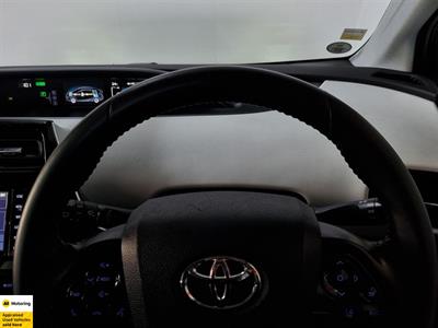 2019 Toyota Prius - Thumbnail