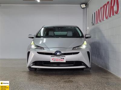 2019 Toyota Prius - Thumbnail