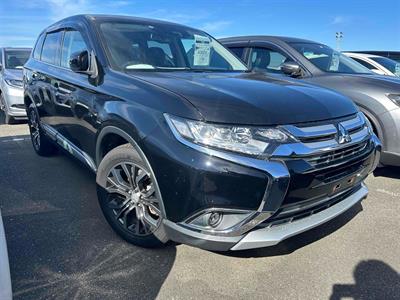 2017 Mitsubishi Outlander - Thumbnail