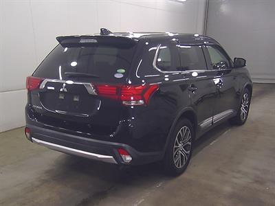 2017 Mitsubishi Outlander - Thumbnail