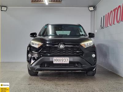 2019 Toyota RAV4 - Thumbnail