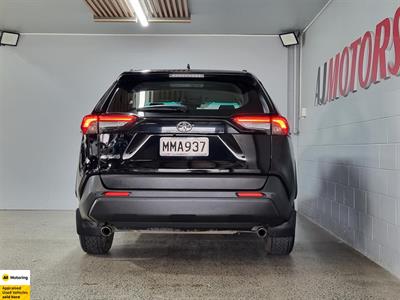 2019 Toyota RAV4 - Thumbnail