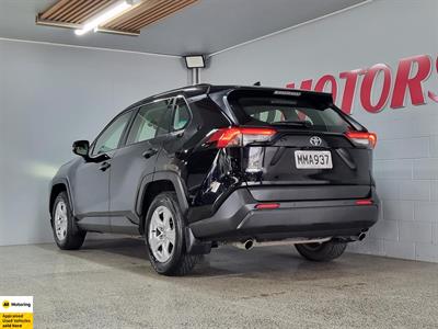 2019 Toyota RAV4 - Thumbnail