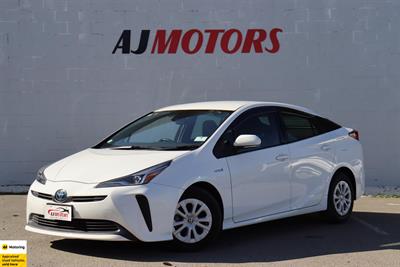 2019 Toyota Prius - Thumbnail